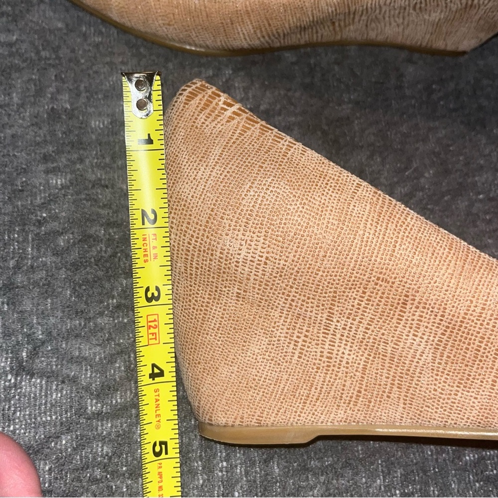 Stuart Weitzman Tan Beige Women Lizard Leather Wedge shoes sz 8.5 - Picture 10 of 13